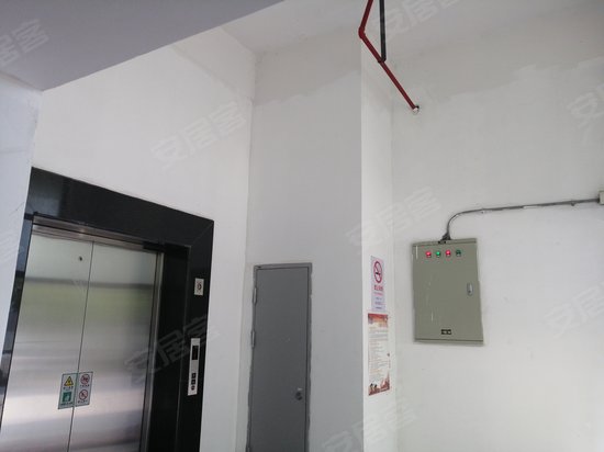 现代城市购物花园 