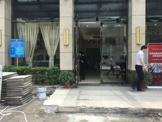 万华武林商务大厦 