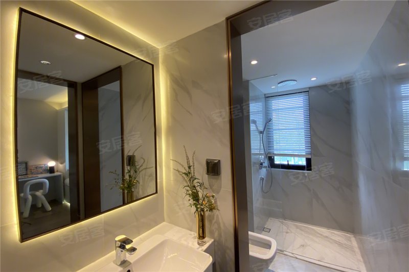 央企交房有保障团购16w起东风渠畔出门双地铁口