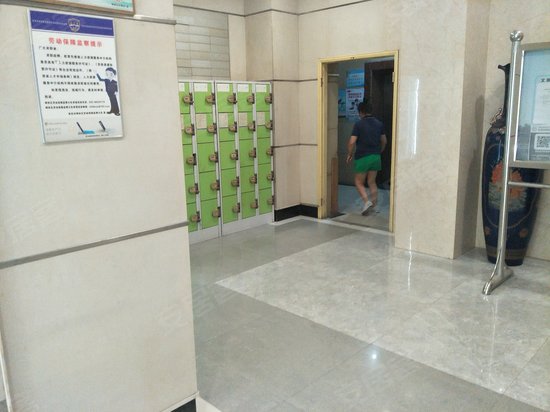 新西部医药交易大厦 