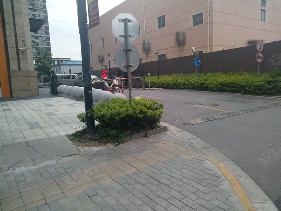 龙湖北城天街(商住楼)