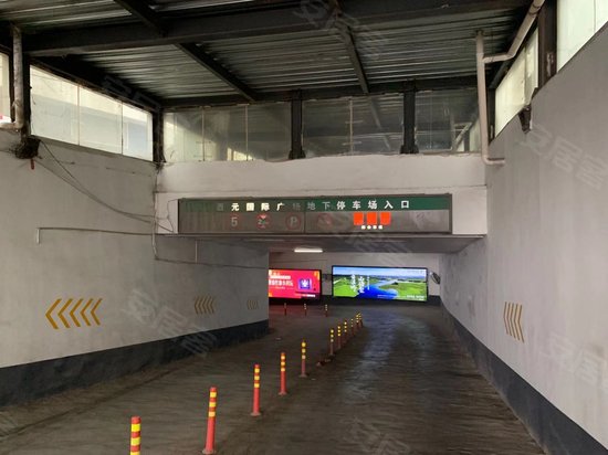 大摩西元广场办公楼 