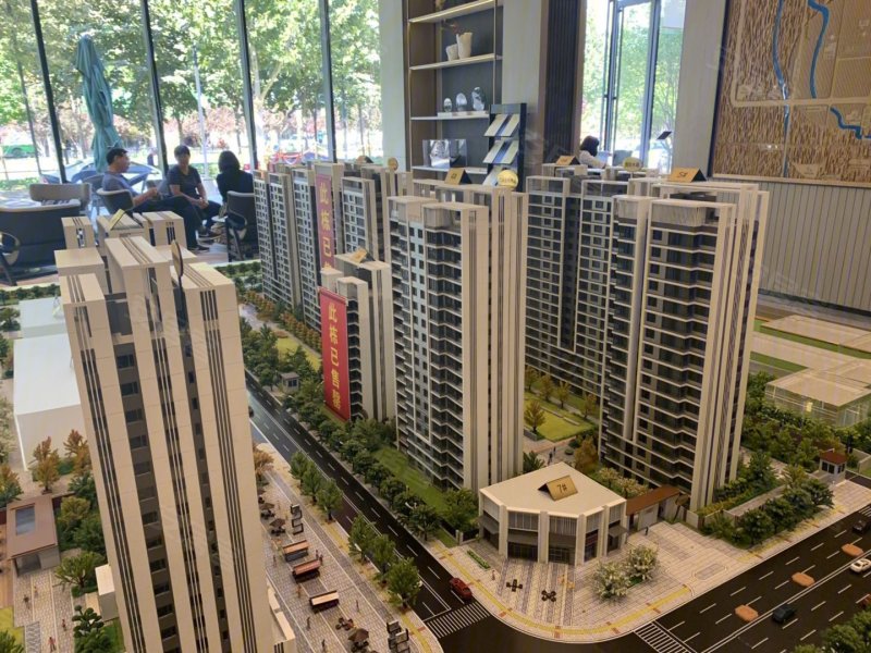 中房·卓越府,裕华区建设大街与塔南路交口南行300