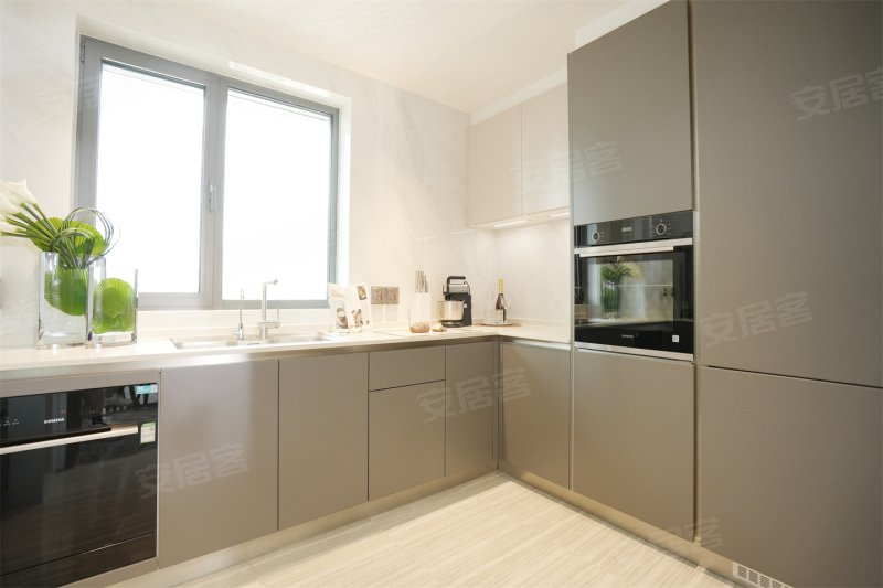 雅颂阁(新房)3室2厅2卫177㎡南北566万