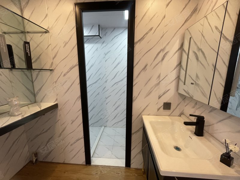 西置·瑀美福景4室2厅4卫84.99㎡南北42万