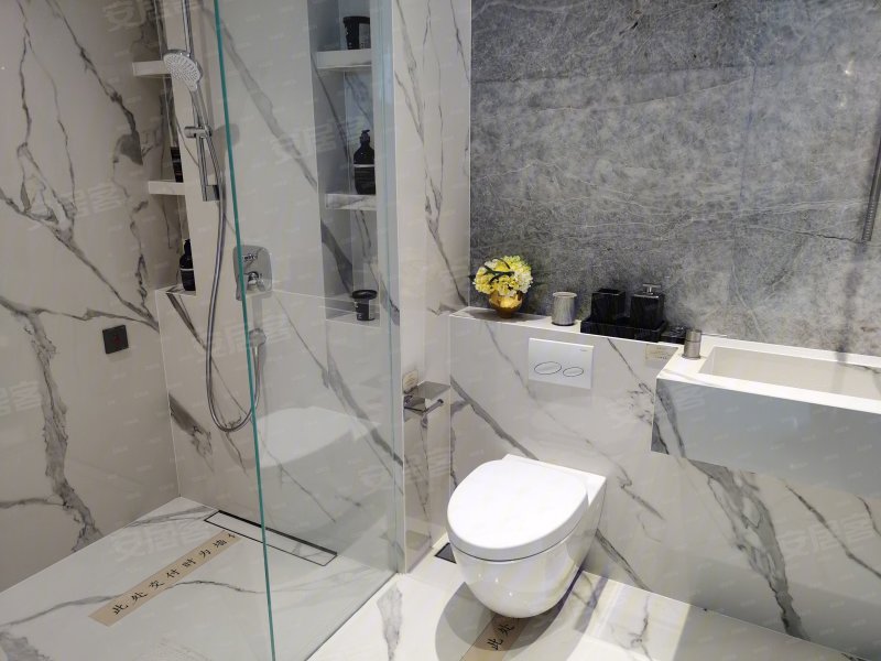 御西湖宋代徽派别墅上下两层送一个车位院子60120