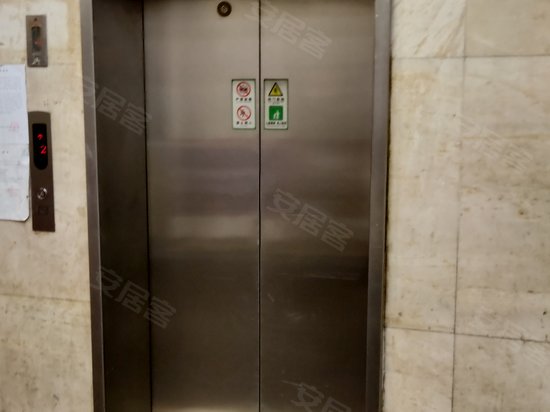 百联房产云南南路大楼 