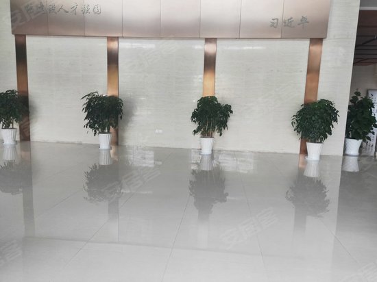 昆百大国际派办公楼 