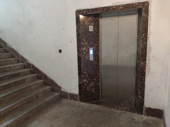 新华书店教材发行大楼 