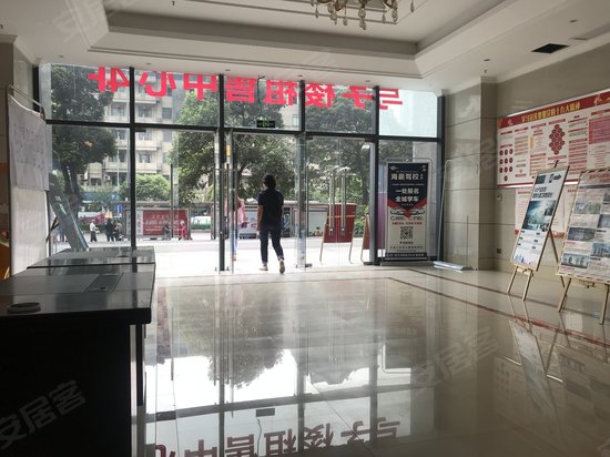 金融广场首座写字楼 