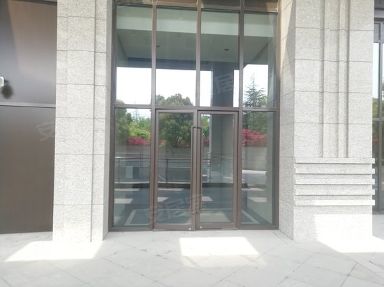 漕宝路161-163号商办综合楼