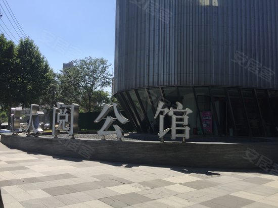 证大大拇指广场 