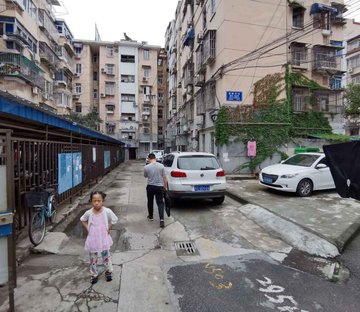 铁路中街100-108号小区