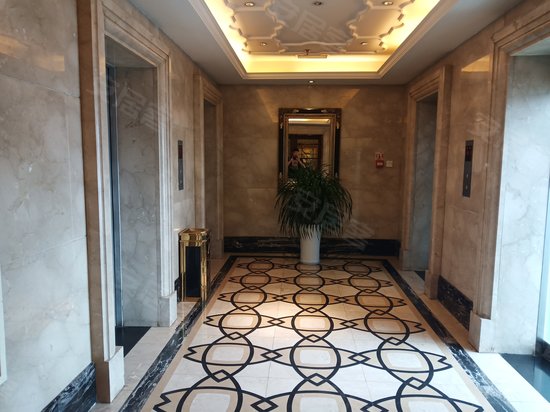 圣名国际时装城办公楼 