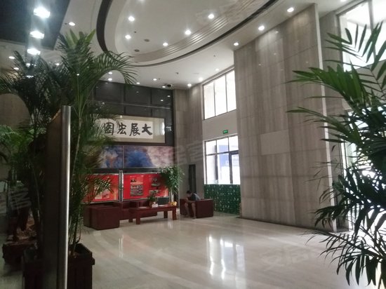 泉景鸿园商务大厦