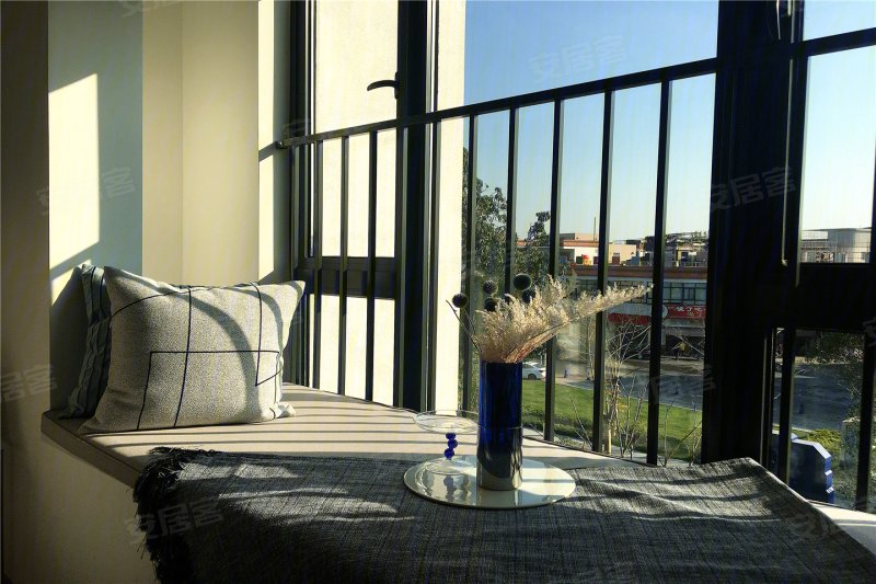 容桂笋盘 实地紫藤公馆(内部渠道价85万 送物管)包接送!