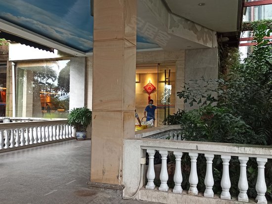 半岛游艇会酒店 