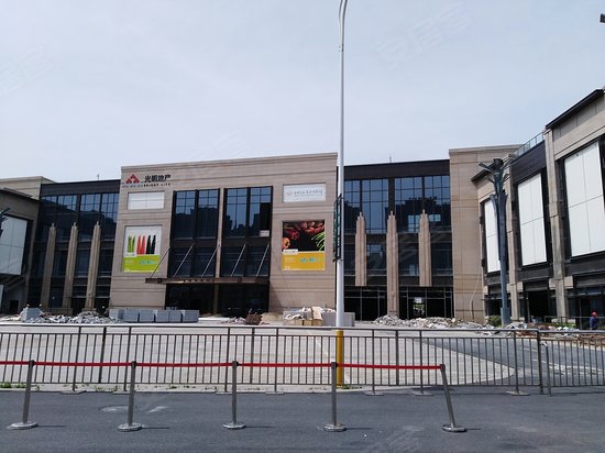 西郊乐缤纷广场 