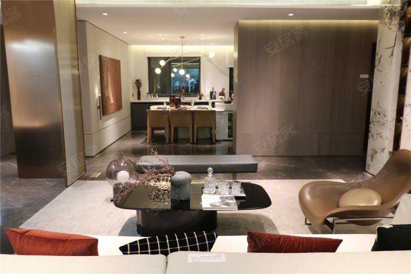 团购优惠堤口路小高层三阳台四面宽落地窗金科博翠明湖