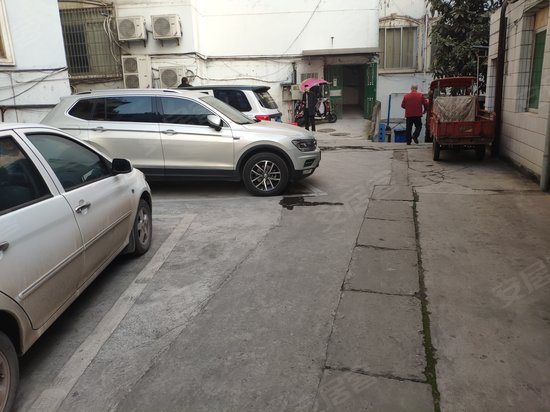 新华书店教材发行大楼 