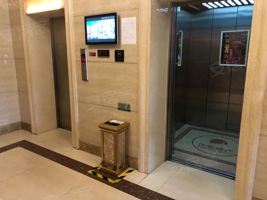 金贸银座商务大厦 