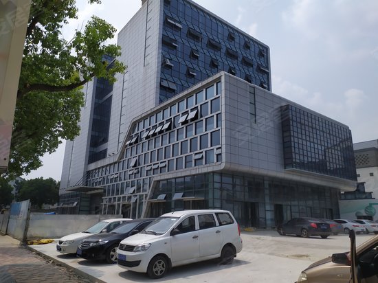 香槟街商业生活广场 