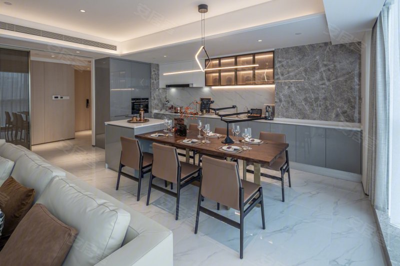 世豪翡丽(新房)2室2厅3卫173㎡南433万