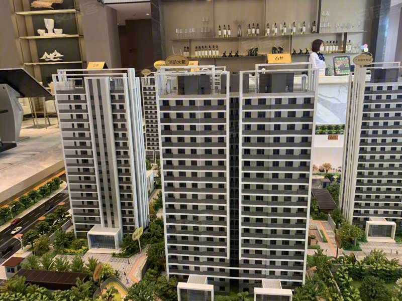 中房·卓越府,裕华区建设大街与塔南路交口南行300