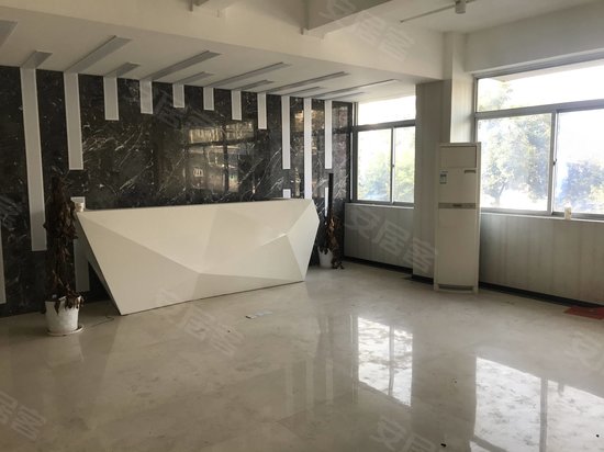 祥泰宁的士码头大厦 