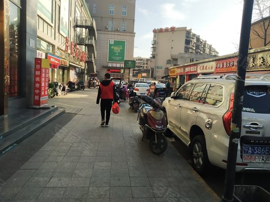 丹尼尔世纪广场 