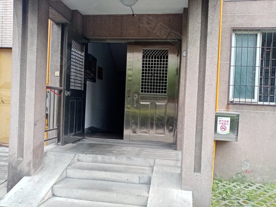 金茂大厦公寓楼 