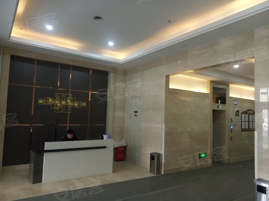 华樾新南站城市广场 