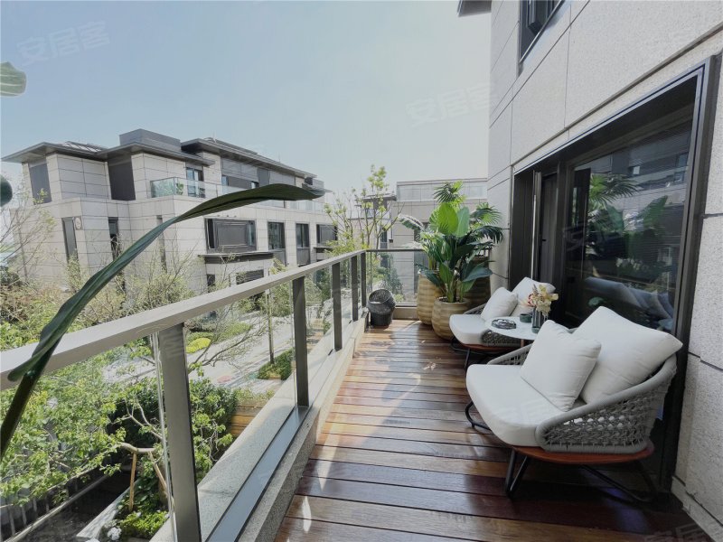 泽湖畔 在售别墅产品,坐北朝南,一线湖景房,特价580万,紫锦墅院(新房)