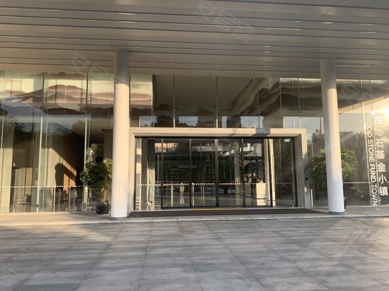 航空古地石广场 