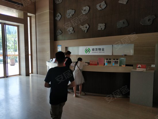 哥伦布广场公寓 