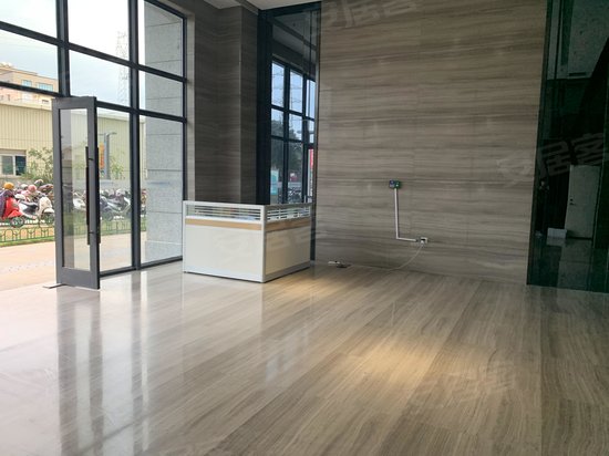 新景舜弘现代城 