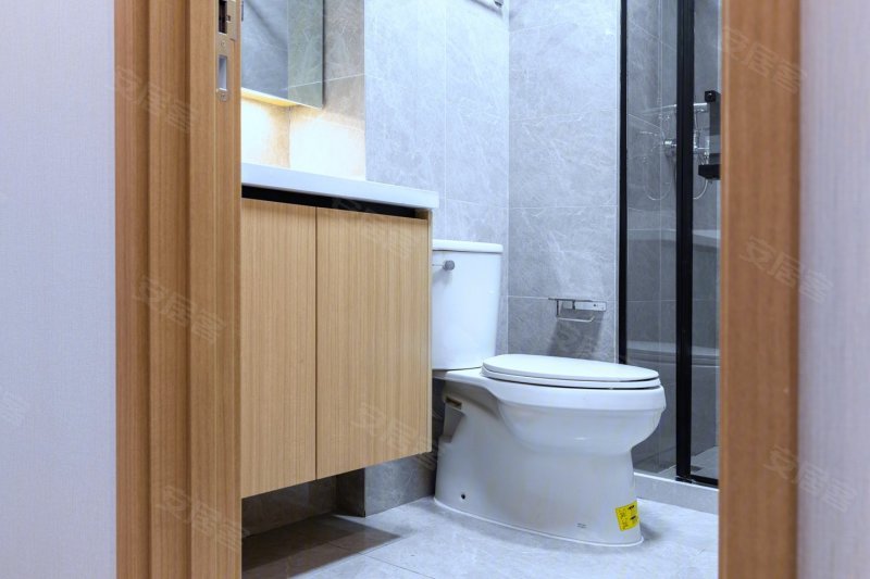 商业中心 交通便利 依学堂 靠商场 大三房 周围设施完善,堇麟上府·云