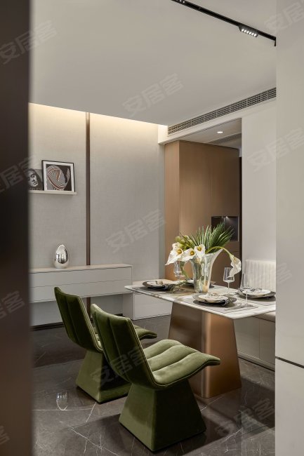 中锐星公元公寓住宅 3室2厅2卫 136m 朝南 约280