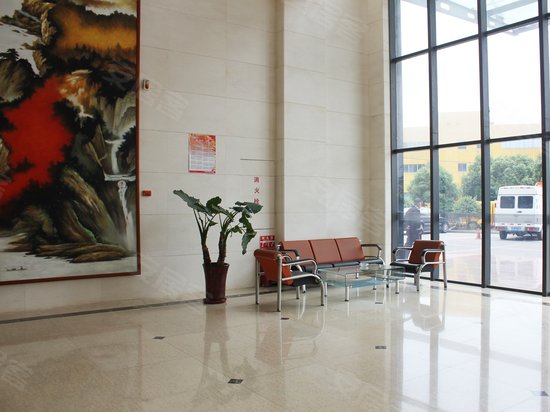 青浦工商联大厦 