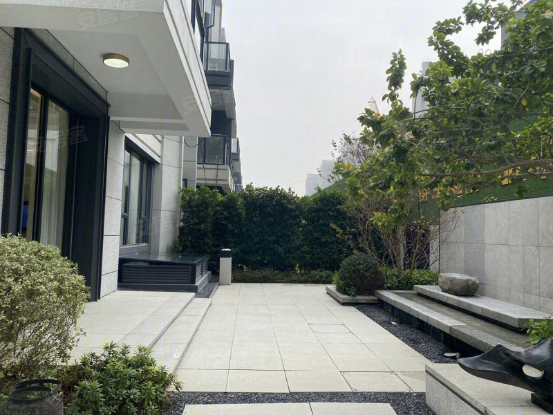 金辉辉逸云庭(新房)5室2厅2卫142㎡南300万