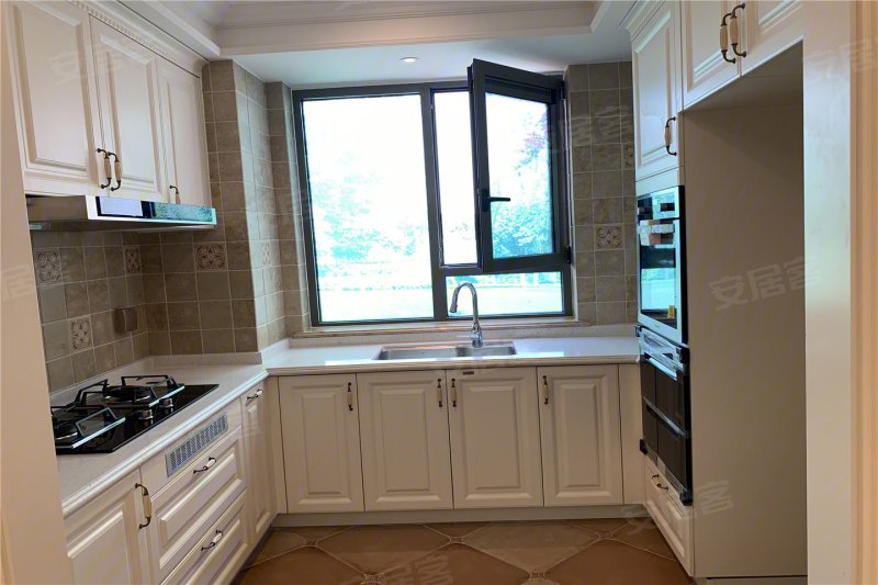 花园东路旁,r2地铁口紧邻印象城高新万达cbd,现房在售团购,济南天玺