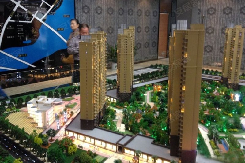 中央公园城/颐和花园3室2厅2卫153㎡南409万