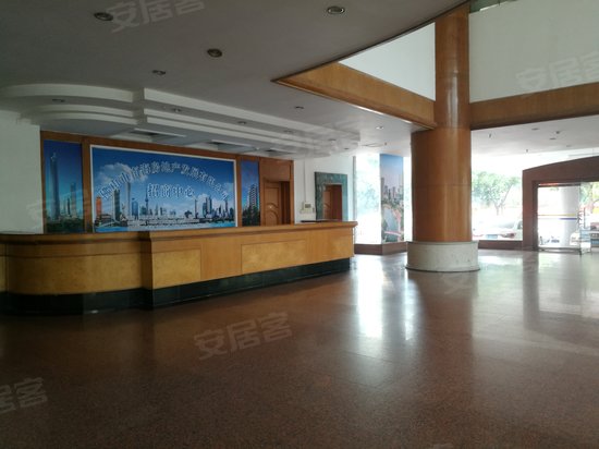 南海房地产发展大厦 