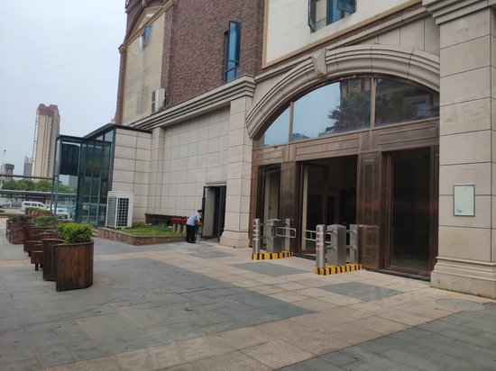 鹿鼎国际红酒城(商住楼) 