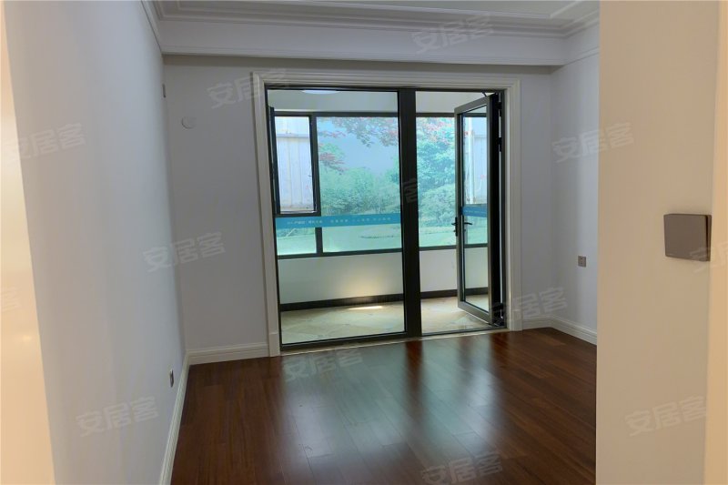 花园东路旁,r2地铁口紧邻印象城高新万达cbd,现房在售团购,济南天玺