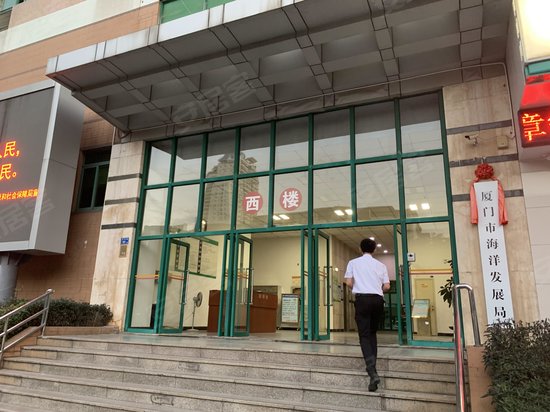 劳动力市场大厦