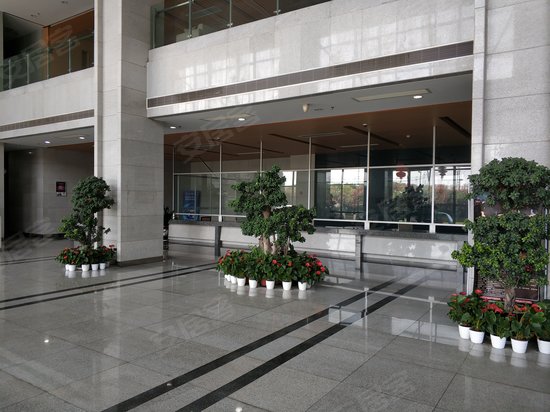 富春崇贤金属港 