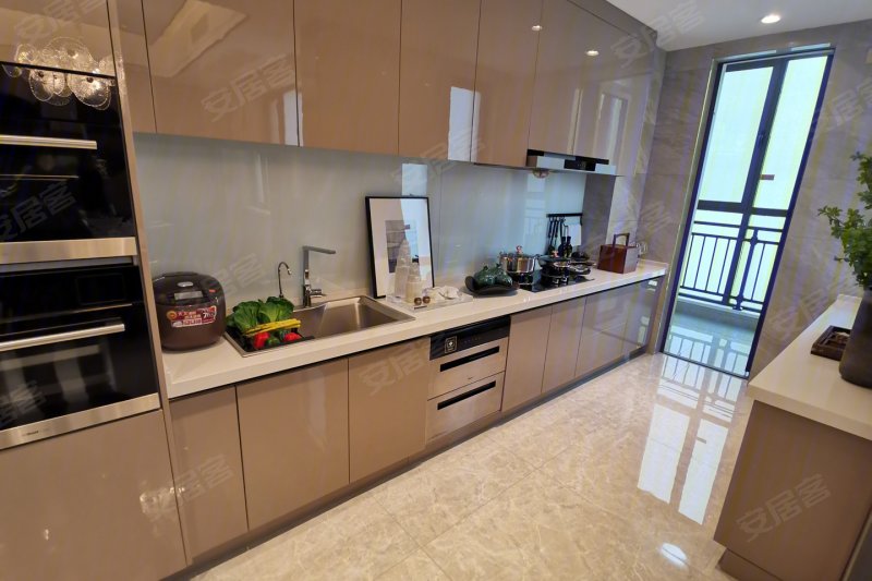 碧桂园国湖(新房)4室2厅3卫180㎡南北351万