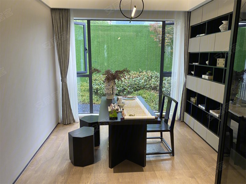 城发恒伟·东风映18973室2厅2卫184㎡南283万