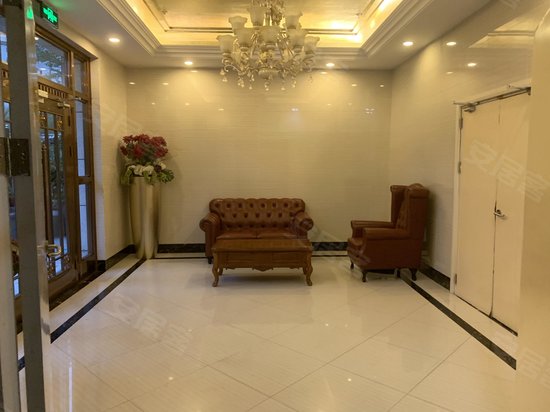 世茂湖滨首府B区(商住楼) 